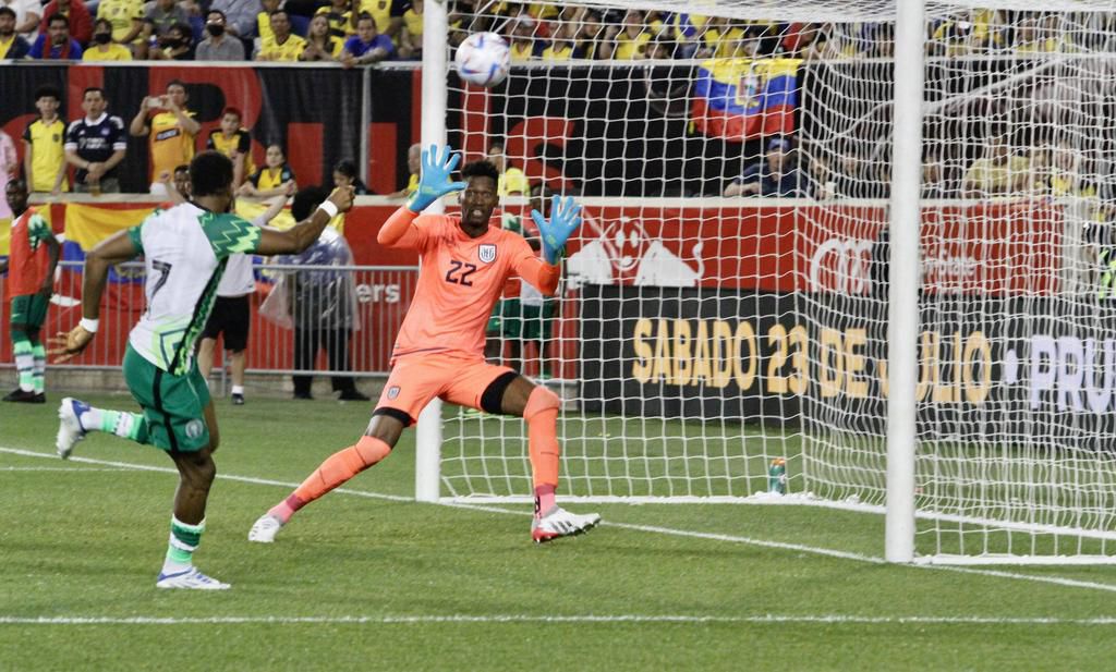 Dennis missed a glorious chance for Nigeria