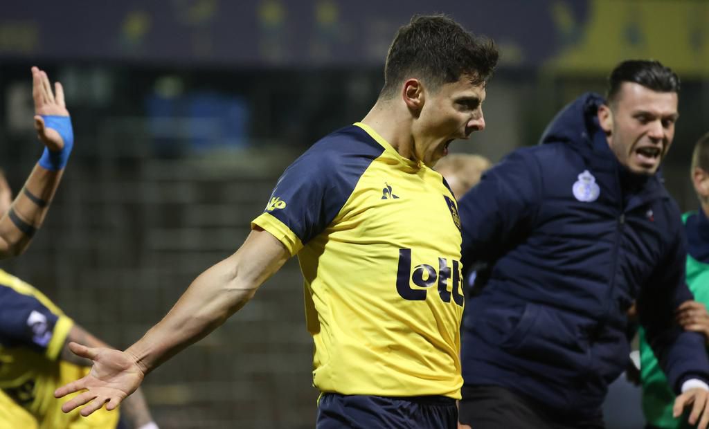 Dante Vanzeir celebrates a goal for Royale Union Saint-Gilloise