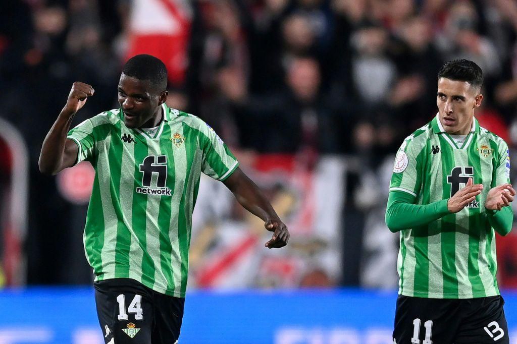 Real Betis midfielder William Carvalho (left) scored the winner against Rayo Vallecano on Wednesday.