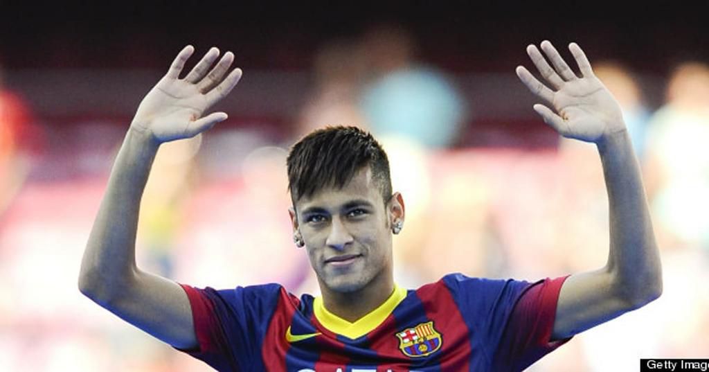 BARCELONA, SPAIN - JUNE 03: Neymar waves to the crowd during the official presentation as a new player of the FC Barcelona at Camp Nou Stadium on June 3, 2013 in Barcelona, Spain. (Photo by David Ramos/Getty Images)