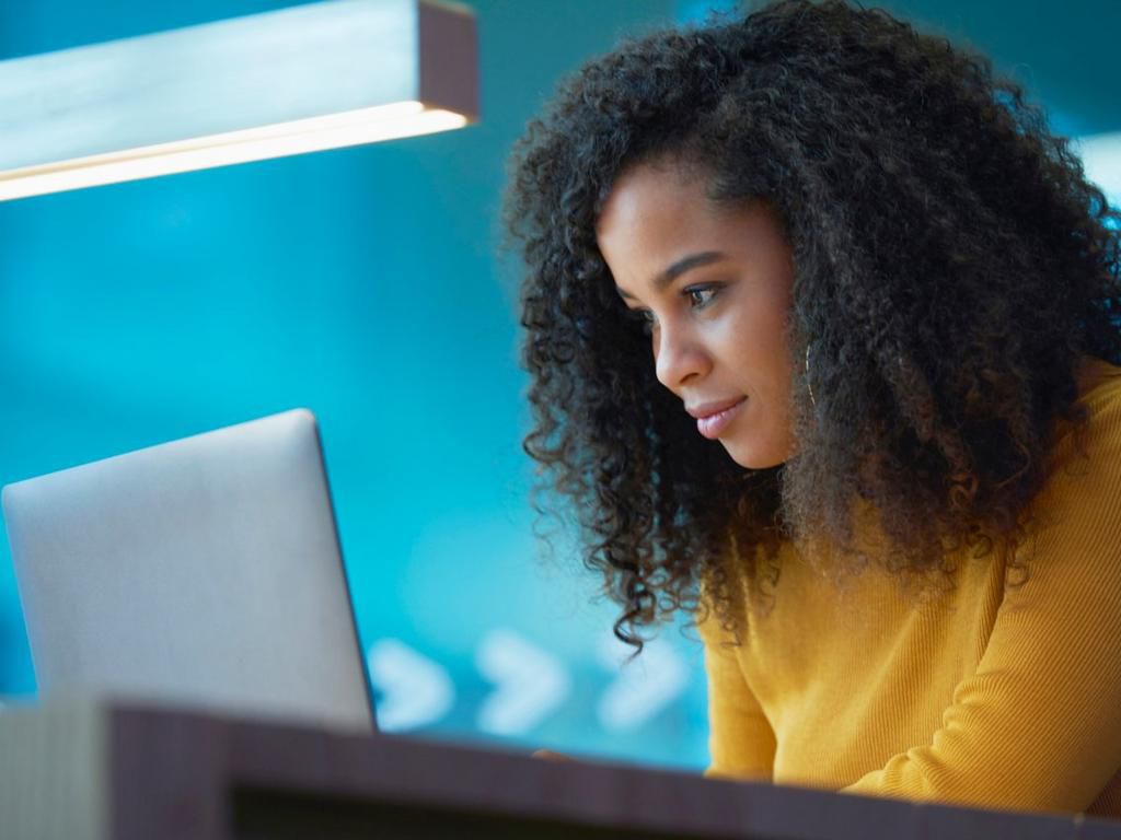 how to manage your full time job and side hustle