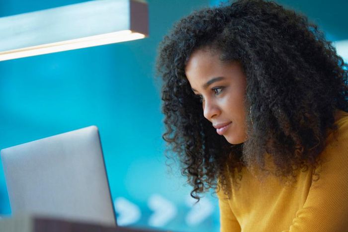 how to manage your full time job and side hustle