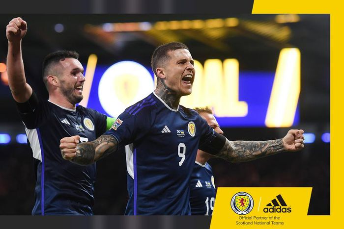 Dykes celebrates with McGrinn.