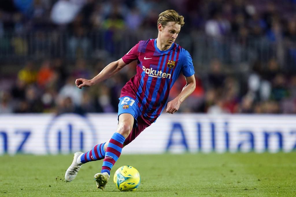 Frenkie de jong has claimed he wants to remain at Barcelona amidst transfer links to Manchester United
