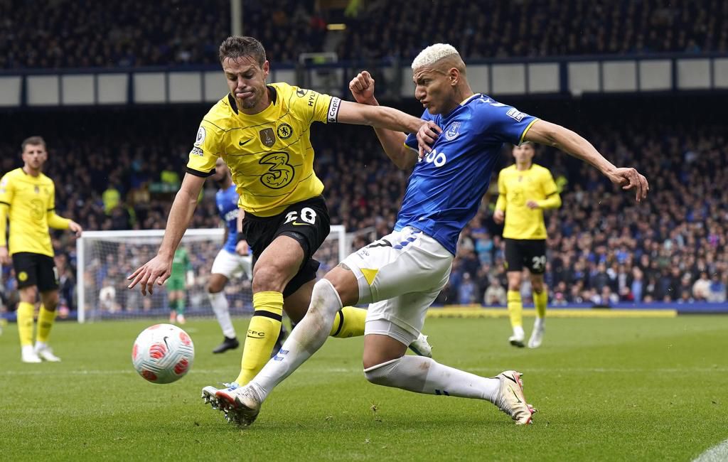Richarlison stole the ball back from Azpilicueta before calmly slotting past Mendy