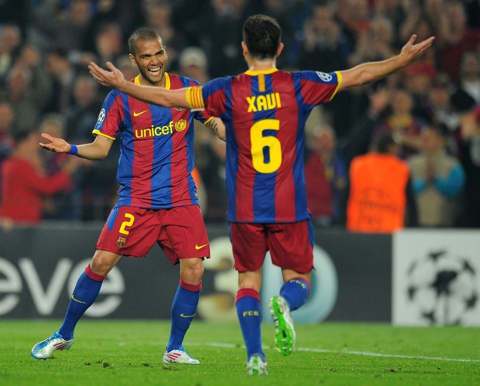 Dani Alves (L) with Xavi Hernandez (R) together in 2011
