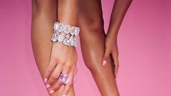 Walking with heels is an art [Instagram/Aminiamuaddi]