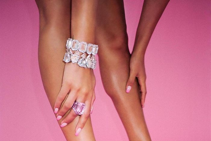 Walking with heels is an art [Instagram/Aminiamuaddi]