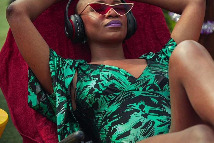 'How To Ruin Christmas' First-Look photos [Netflix]