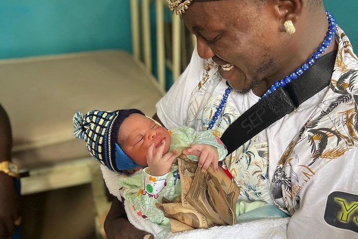 Nigerian singer Habeeb Okikiola, popularly known as Portable and his baby [Instagram/PortableDrZeh]