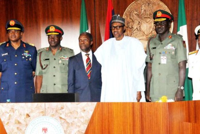 In the middle: President Muhammadu Buhari and Vice President Yemi Osinbajo flanked by Service Chiefs (News Digest)
