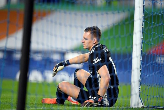 Arsenal goalkeeper Bernd Leno reacts after conceding a goal to Everton's Yerry Mina