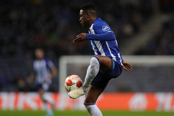 Zaidu Sanusi played a decent game despite Porto's narrow loss to Lyon in the Europa league on Wednesday