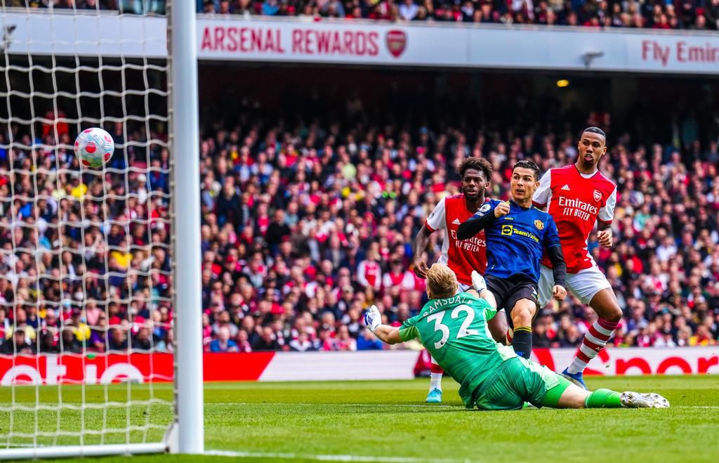 Ronaldo pulls one goal back for Manchester United against Arsenal