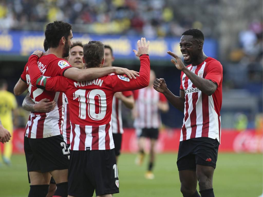 Athletic Bilbao players celebrating the opener