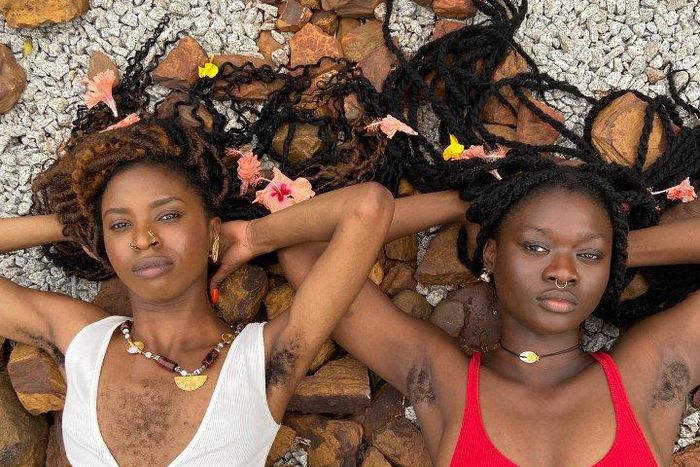 The lady and her friend with unshaven armpits [Twitter/laetitia]