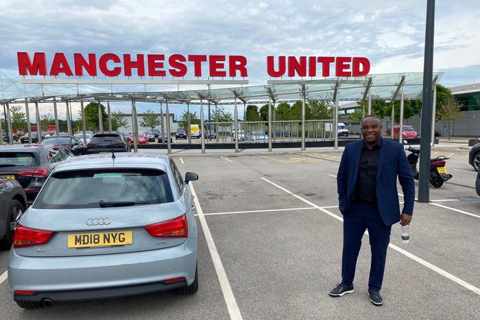 Bennie McCarthy joins Manchester United