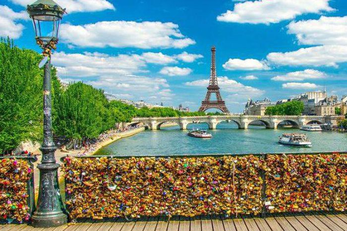 The padlock bridge in Paris [thetourguy]