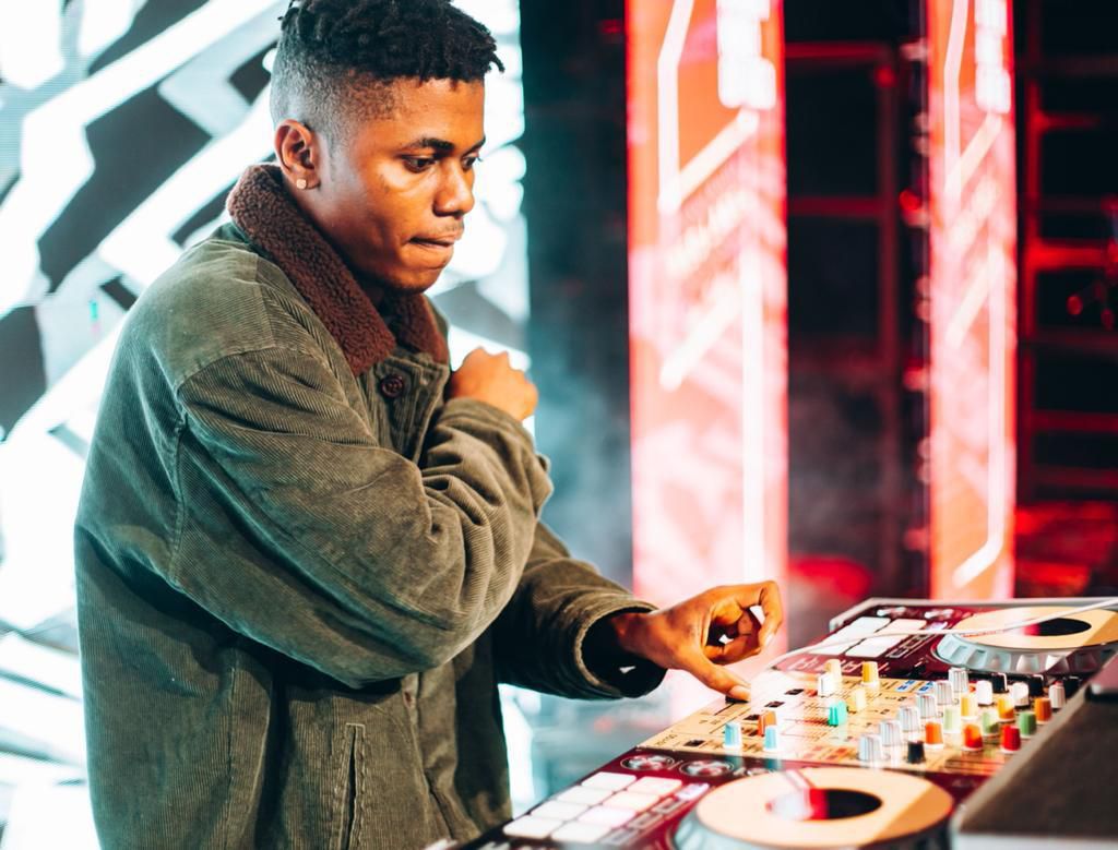 Reekado Banks, Crayon, Blaqbonez and many more deliver night to remember at Walkers District Ibadan