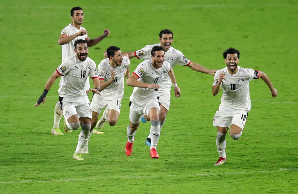 Egyptian players celebrate qualifying the AFCON 2021 final