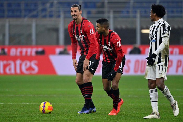 AC Milan's Swedish forward Zlatan Ibrahimovic (L) picked up an injury against Juventus on January 23