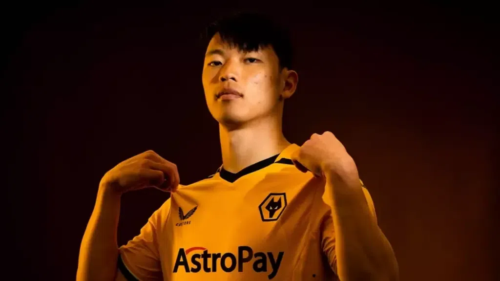 Wolverhampton Wanderers home kit.jpg