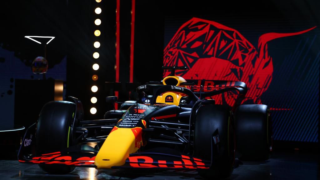 Max Verstappen will race in his RB18 with the number '1'