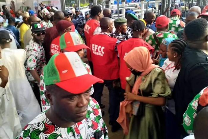 Police arrest 10 pickpockets at PDP Convention.