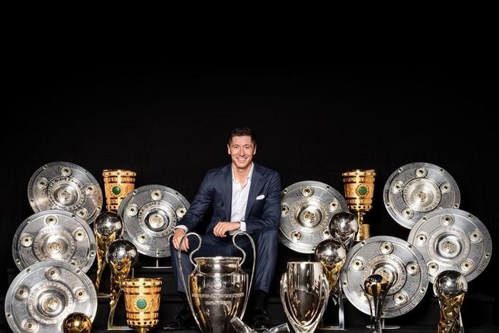 Robert Lewandowski returns to Bayern Munich for farewell