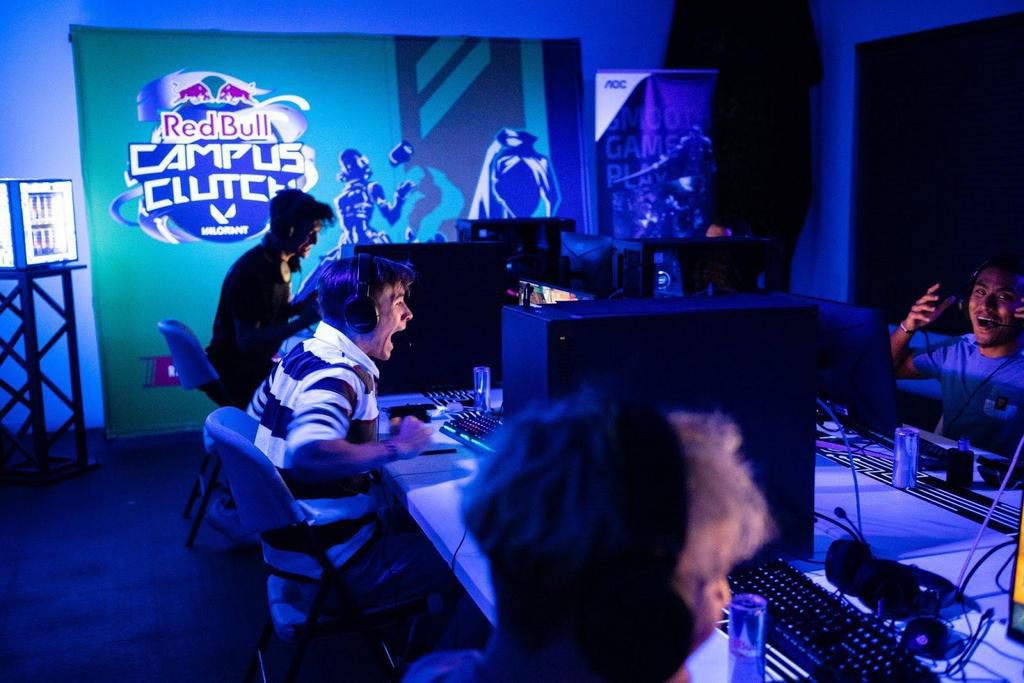 Red Bull Campus clutch