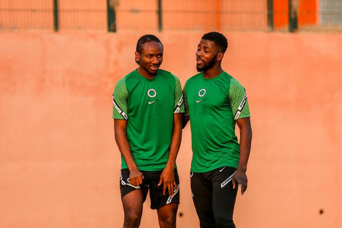 Kelechi Nwakali (L) with his namesake, Leicester City forward, Kelechi Iheanacho