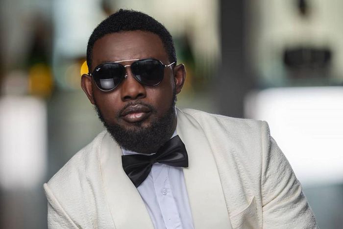 Nigerian comedian, Ayo Makun also known as AY says the only way the lockdown orders can work across the country is when the rich decide to help the poor with food. [Instagram/AYComedian]