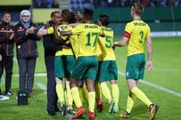 Sunday Oliseh with Fortuna Sittard players