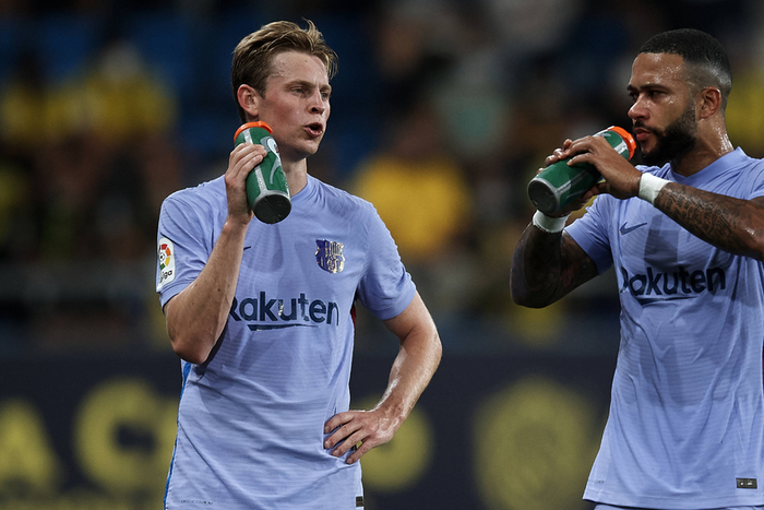 Chelsea have opened talks for Barcelona's Dutch superstar