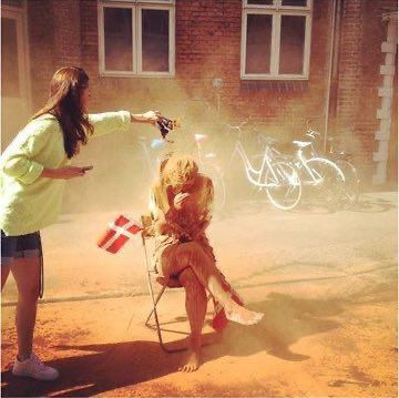 Spinsters are tied to a chair and pelted with cinnamon. [X/IndiaTales7]