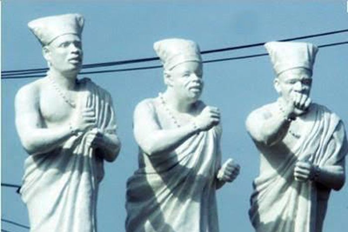 "Aro Meta" statue translates to "three chiefs" in the Yoruba language