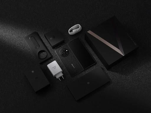 300 units sold out in 24 hours: The extraordinary Phantom V Fold.