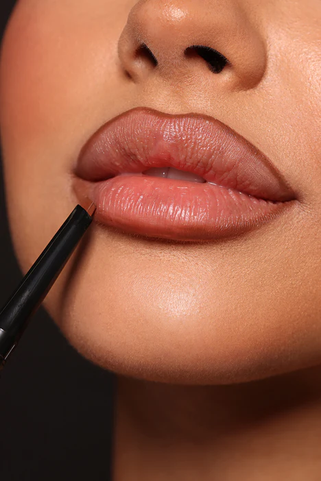 It all begins with a brown lipliner [Fashionnova]