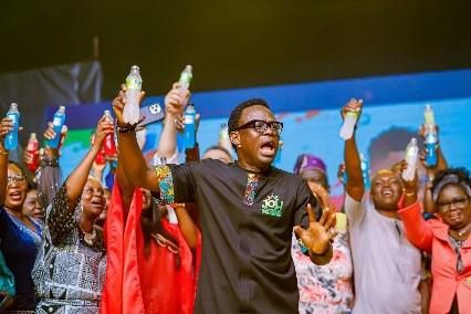 Drink, savour, celebrate! The new Hydr8 100 & D’Vybe are your next favourite drinks