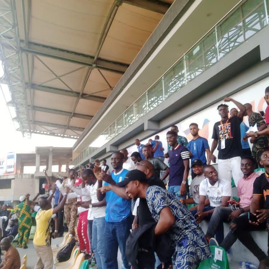 Shooting Stars fans celebrating