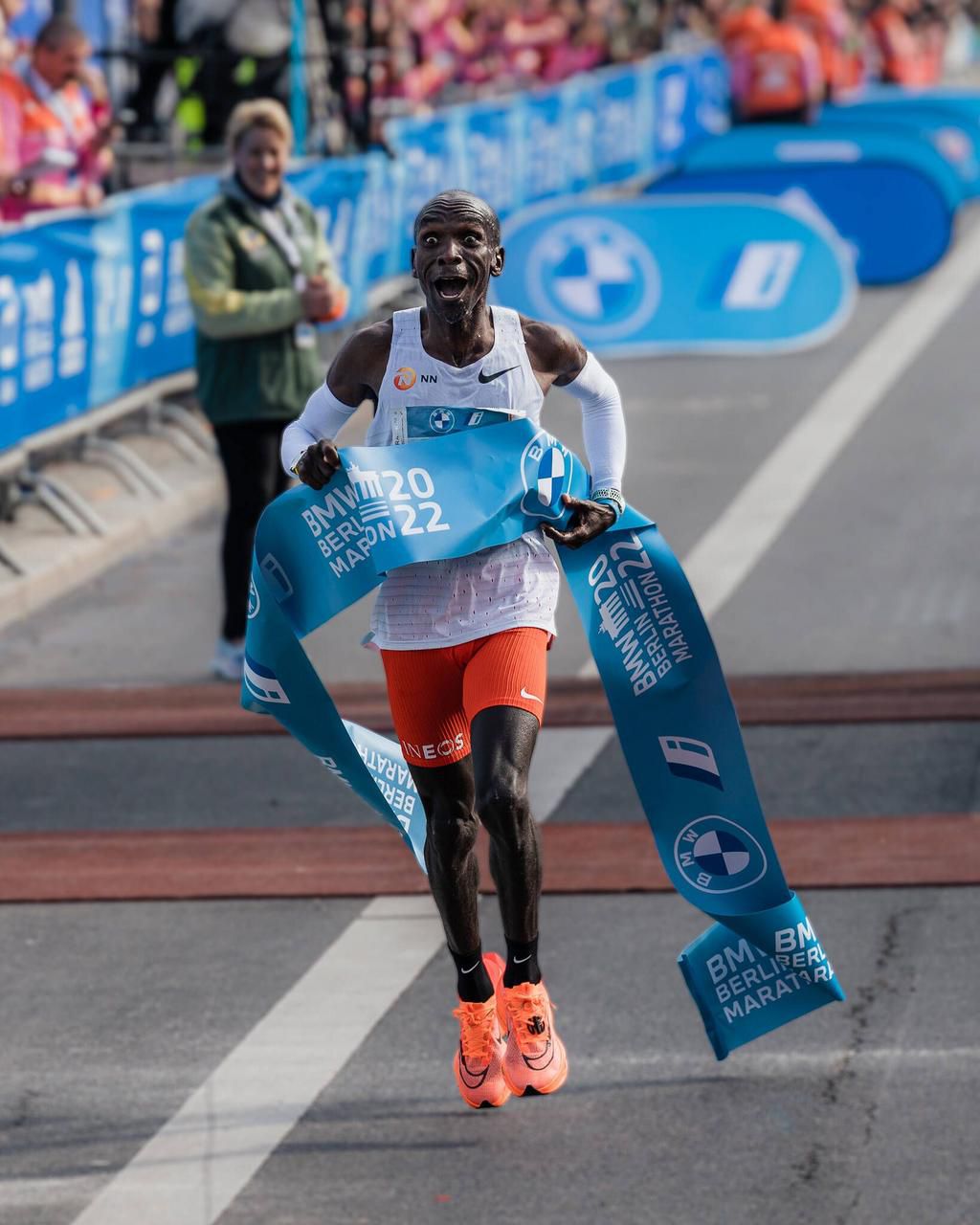 Eliud Kipchoge celebrates after winning the Berlin Marathon