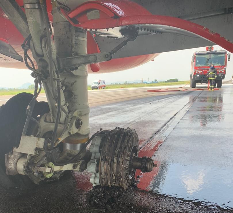 Abuja airport reopens after forced closure due to plane crash landing. [Twitter:MaxAir]