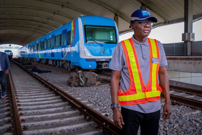 Keep off Blue-Line rail to avoid electrocution, Sanwo-Olu warns Lagosians. [GTwitter:Sanwo-Olu]