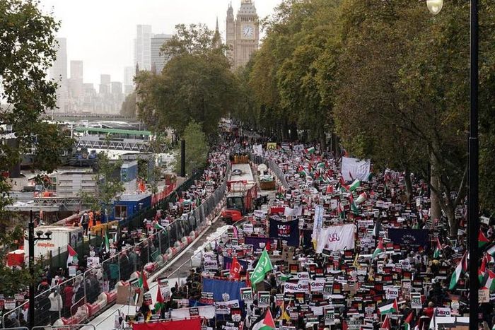 100,000 pro-Palestinian protesters in London demand ceasefire