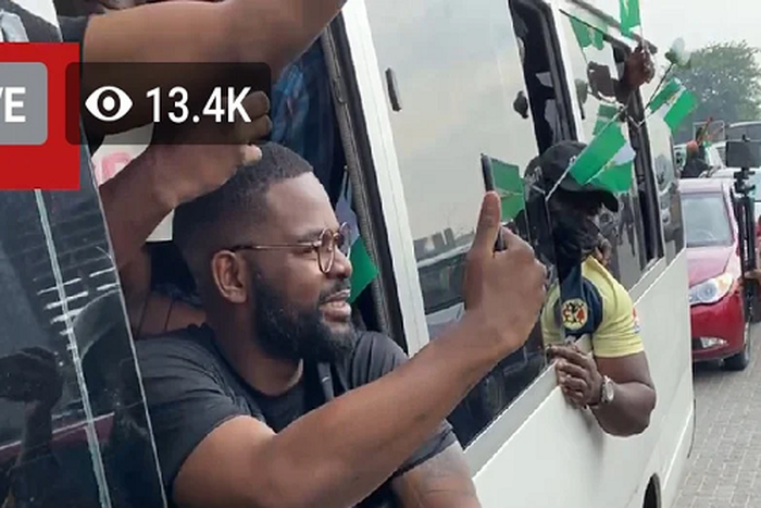 Falz joins hundreds of Nigerian youths to protest at Lekki toll gate. (TheNation)