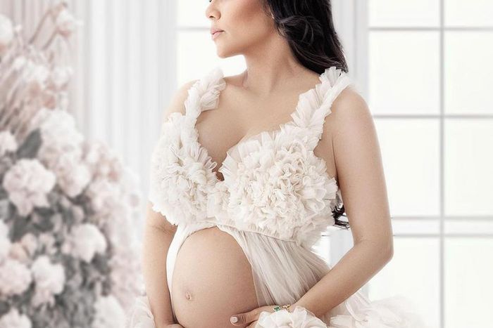 BBNaija housemate Maria Benjamin is expecting her first child and has posted her maternity shoot pictures [Instagram/mariachikebenjamin]
