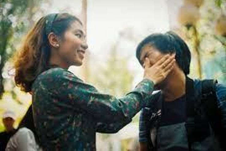 People pay money to receive hot slaps from ladies on their faces in this restaurant