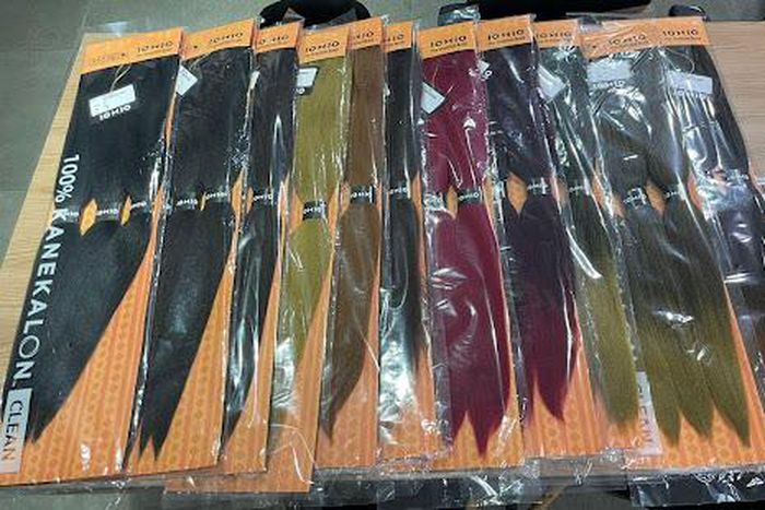 11 vibrant colours of 10x10 Pre-Stretched Braids