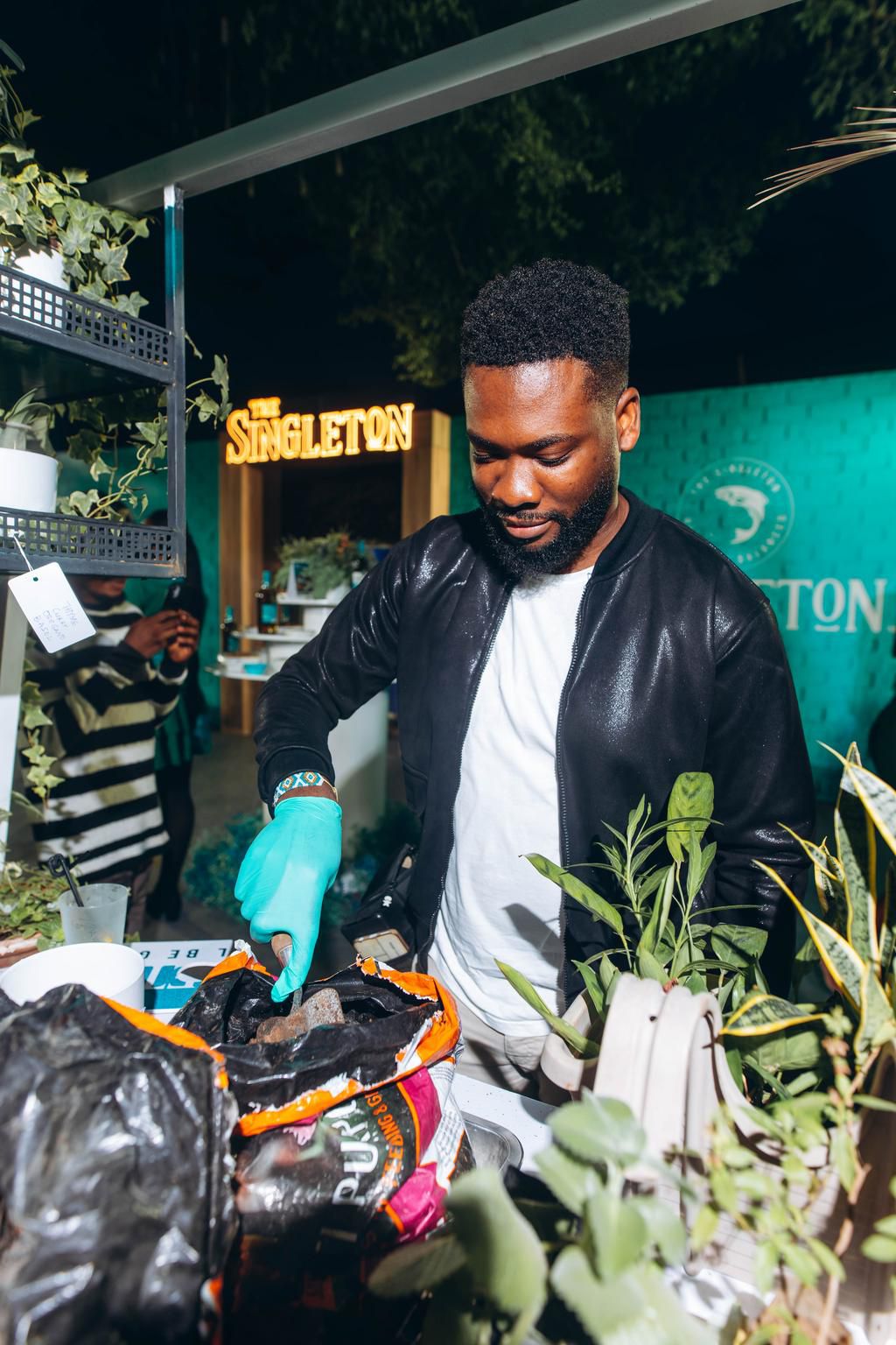 WHY THE SINGLETON IS THE PERFECT DRINK FOR CASUAL MOMENTS WITH FRIENDS