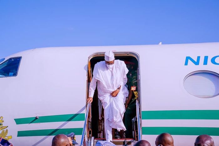 sident Buhari arrives commissioning of Dangote Refinery [Twitter]